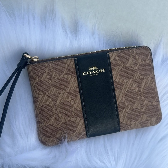 New COACH Corner Zip Wristlet In Signature Canvas With Stripe - Picture 6 of 7